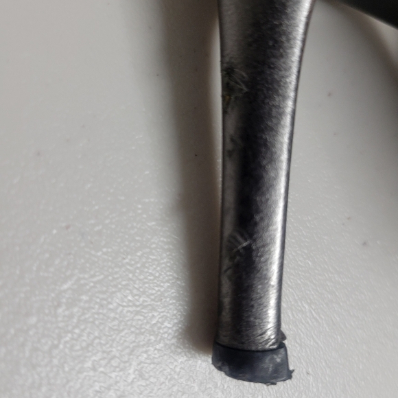 Yves Saint Laurent Grey Silver Heels with Crystal Embellishments. - Picture 15 of 16